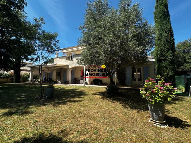 Elegante Villa avec de beaux volumes