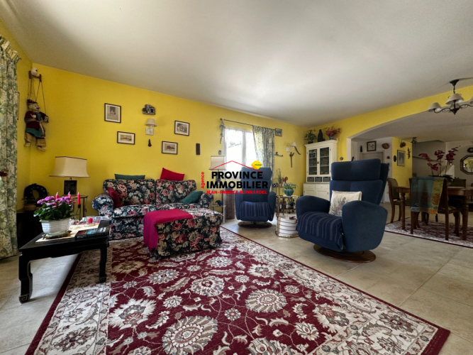 Elegante Villa avec de beaux volumes