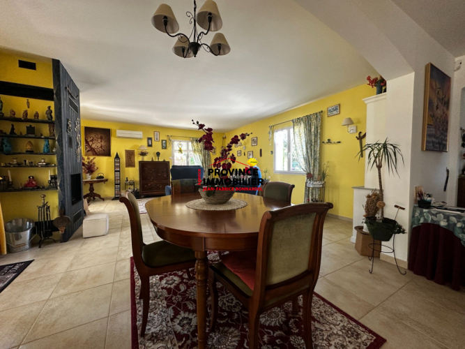 Elegante Villa avec de beaux volumes