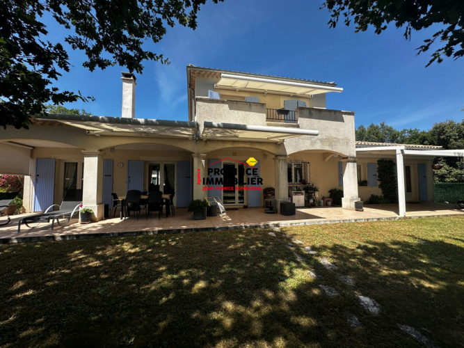 Elegante Villa avec de beaux volumes
