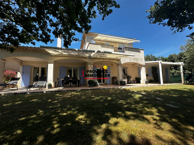 Elegante Villa avec de beaux volumes