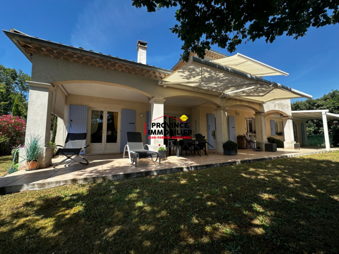 Elegante Villa avec de beaux volumes