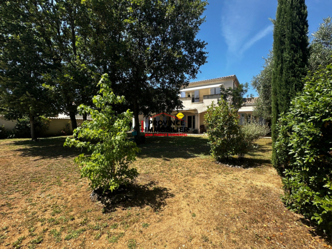 Elegante Villa avec de beaux volumes