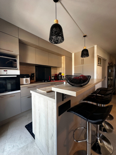 Spacieux Appartement avec 2 Balcons
