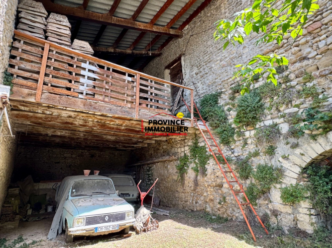 Grange à rénover au cœur du village