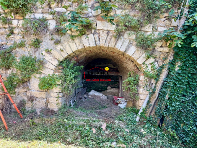 Grange à rénover au cœur du village