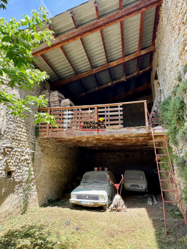Grange à rénover au cœur du village