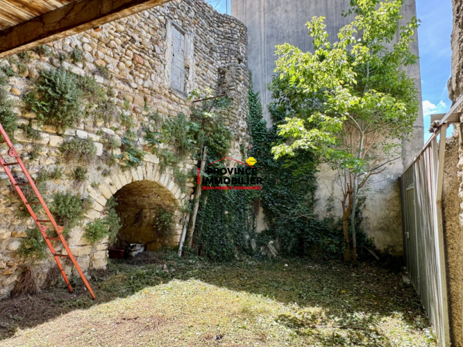 Grange à rénover au cœur du village