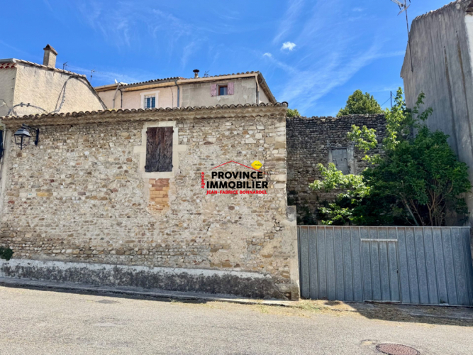 Grange à rénover au cœur du village