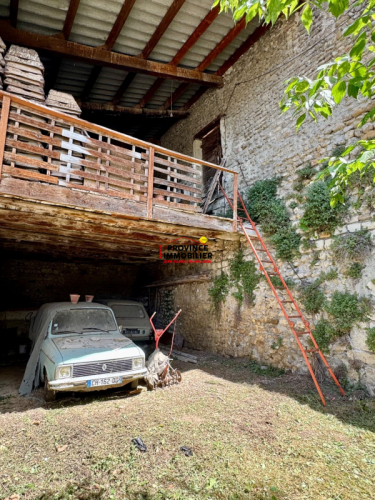 Grange à rénover au cœur du village