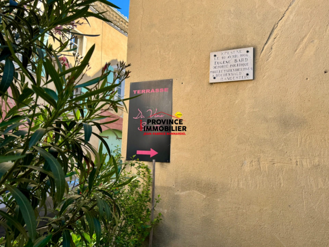 Fonds de commerce au coeur de Sainte-Cécile-les-Vignes