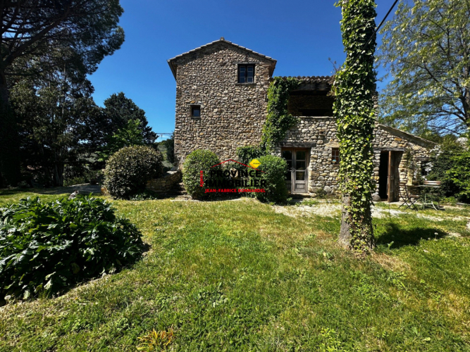 Propriété authentique avec vue dominante