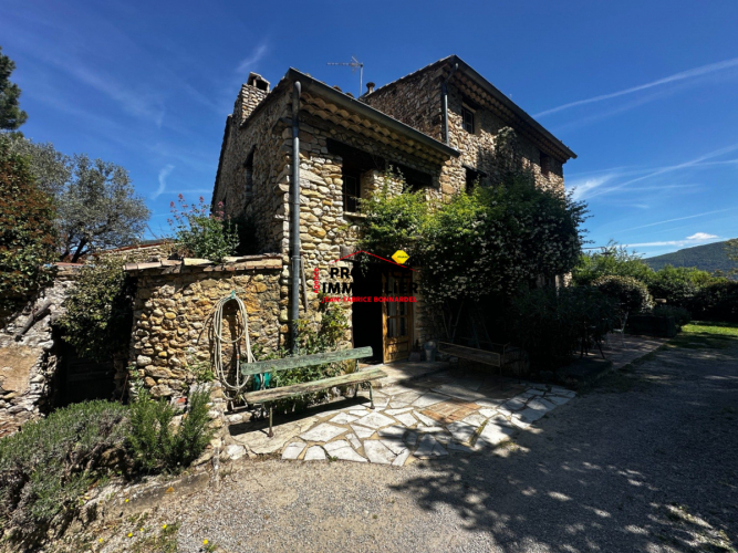 Propriété authentique avec vue dominante