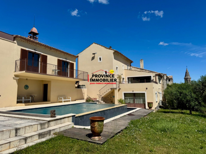 Maison de village avec vue, jardin et piscine