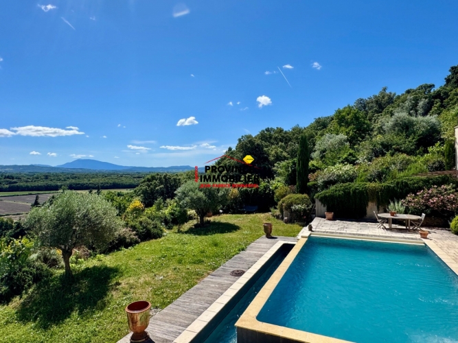 Maison de village avec vue, jardin et piscine