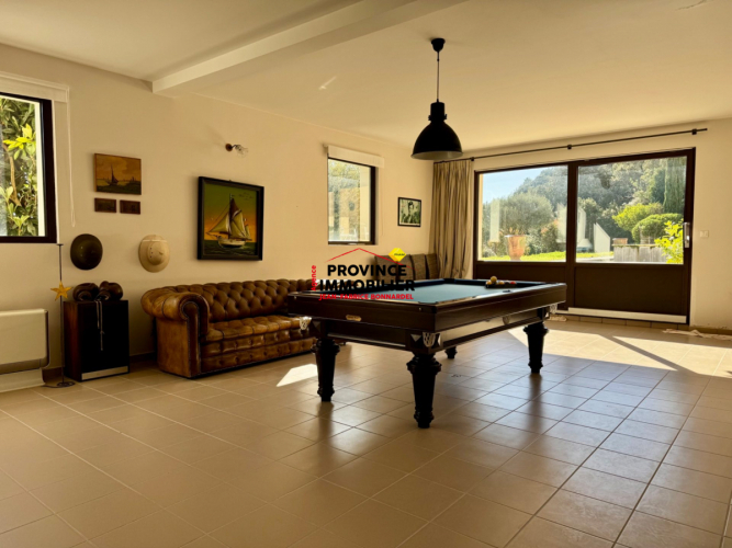 Maison de village avec vue, jardin et piscine