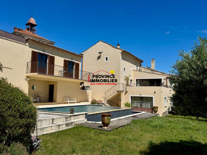 Maison de village avec vue, jardin et piscine