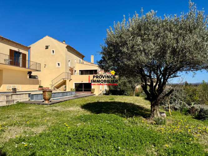 Maison de village avec vue, jardin et piscine