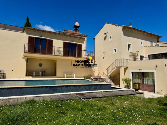 Maison de village avec vue, jardin et piscine