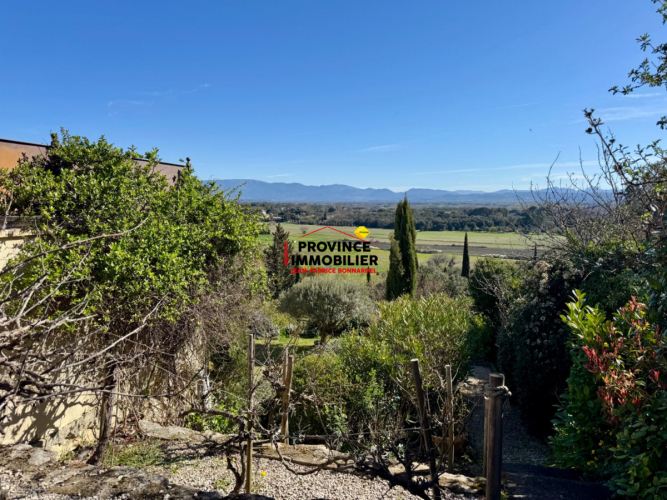 Maison de village avec vue, jardin et piscine