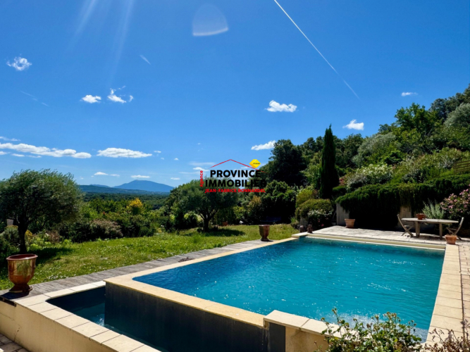 Maison de village avec vue, jardin et piscine