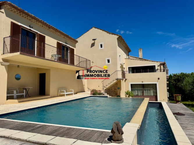 Maison de village avec vue, jardin et piscine