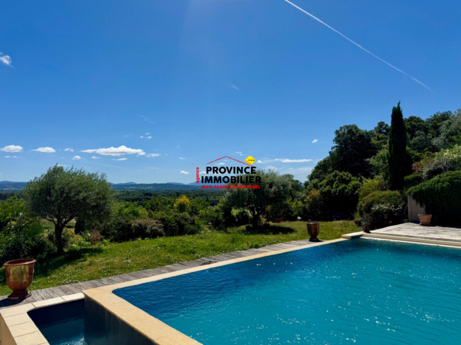 Maison de village avec vue, jardin et piscine