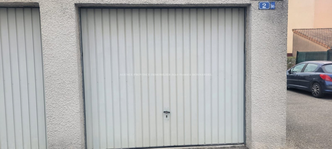 Lot de 12 garages situés sur trois communes différentes
