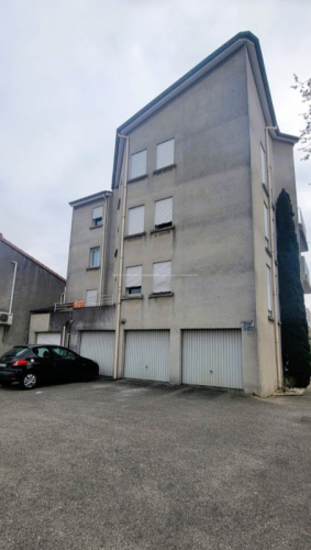 Lot de 12 garages situés sur trois communes différentes