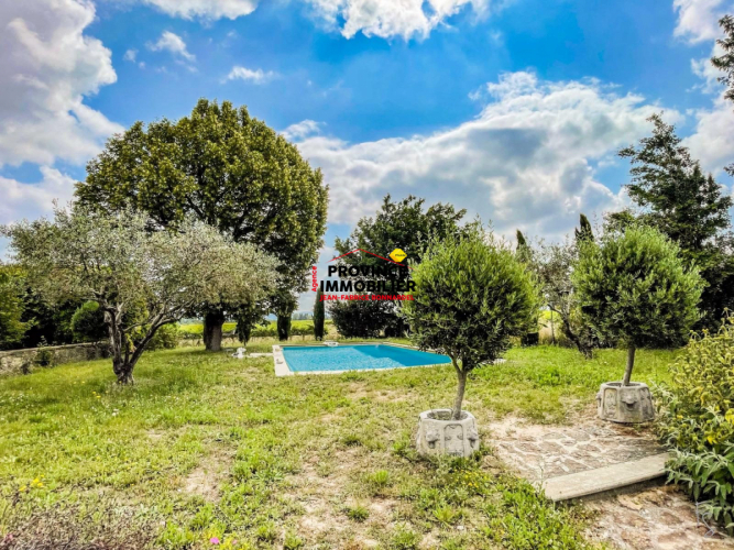 Charmant Mas Provençal en Campagne