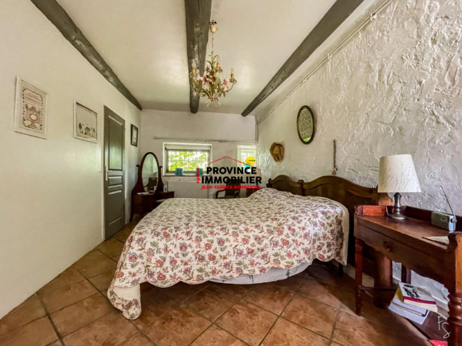 Charmant Mas Provençal en Campagne