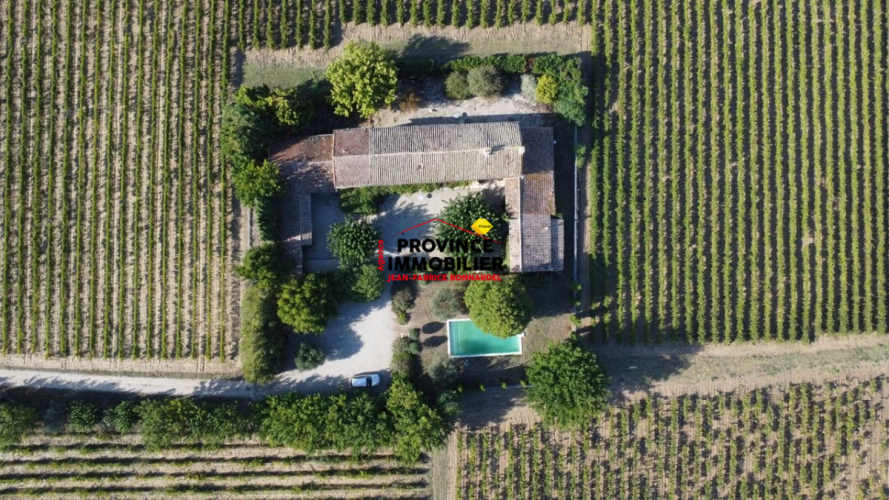 Charmant Mas Provençal en Campagne