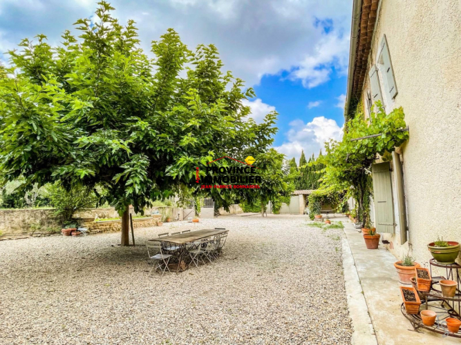 Charmant Mas Provençal en Campagne