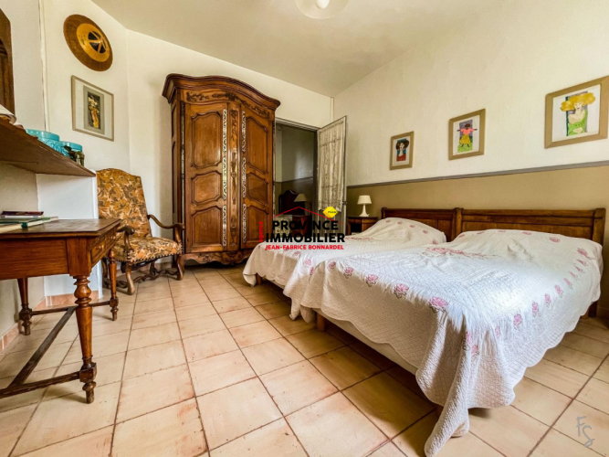 Charmant Mas Provençal en Campagne