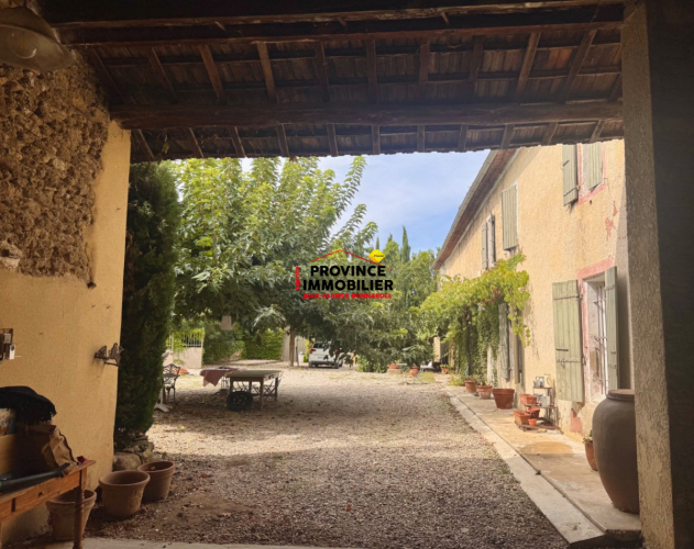 Charmant Mas Provençal en Campagne