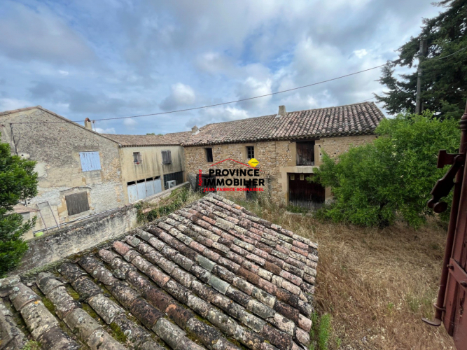 En campagne avec vue dégagée sur les vignes et fort potentiel