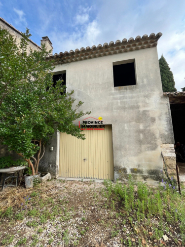 En campagne avec vue dégagée sur les vignes et fort potentiel
