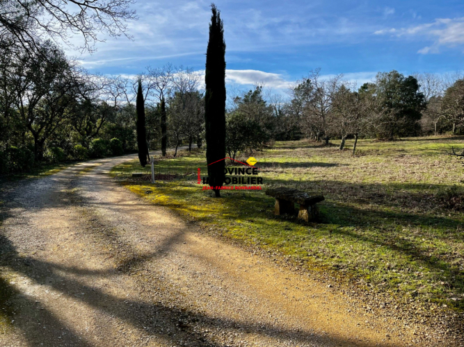 Propriété d’exception – Élégance intemporelle & panorama rare sur le Ventoux et le Château