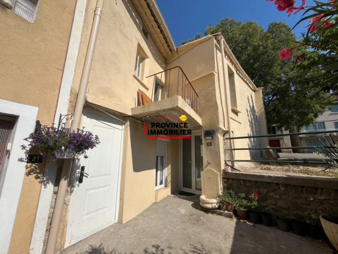 Maison au coeur du village au calme