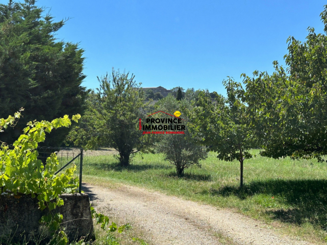 Spacieuse Villa avec Vue sur le château