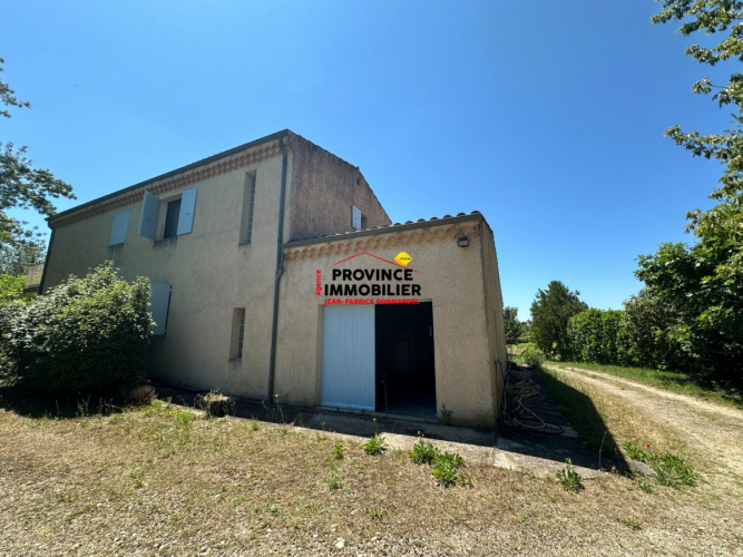 Spacieuse Villa avec Vue sur le château