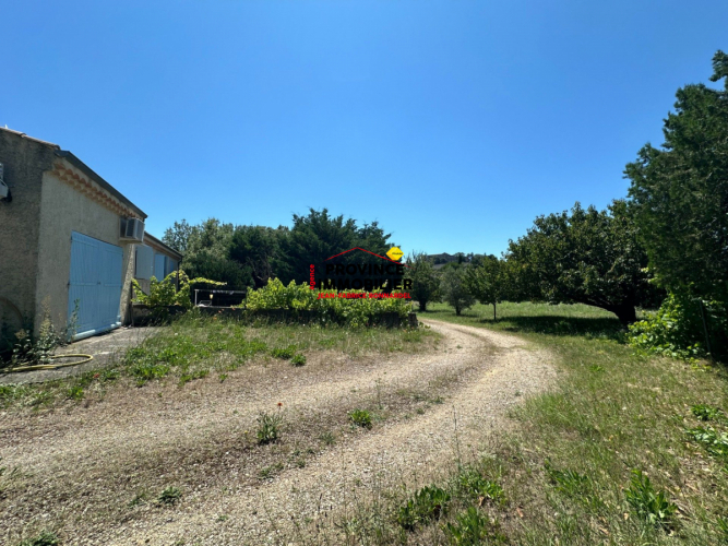 Spacieuse Villa avec Vue sur le château
