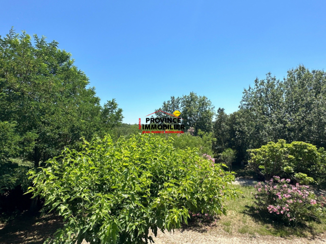 Spacieuse Villa avec Vue sur le château