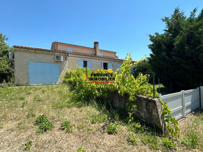 Spacieuse Villa avec Vue sur le château