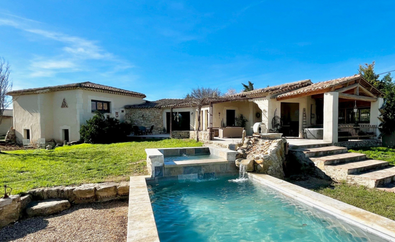Villa de charme contemporaine sur 2500 m² de terrain et vue