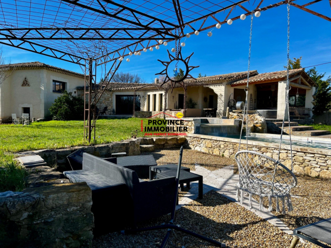Villa de charme contemporaine sur 2500 m² de terrain et vue