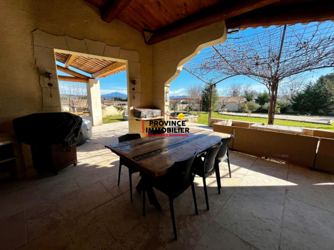 Villa de charme contemporaine sur 2500 m² de terrain et vue