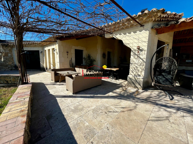 Villa de charme contemporaine sur 2500 m² de terrain et vue