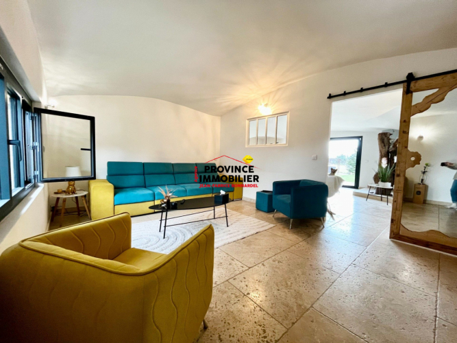Villa de charme contemporaine sur 2500 m² de terrain et vue