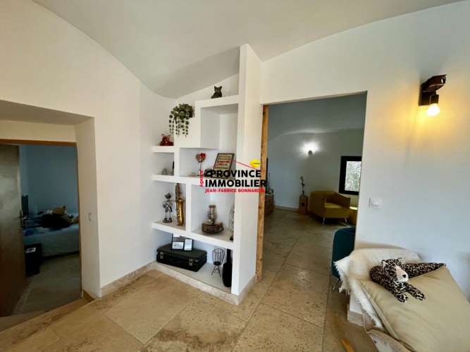 Villa de charme contemporaine sur 2500 m² de terrain et vue